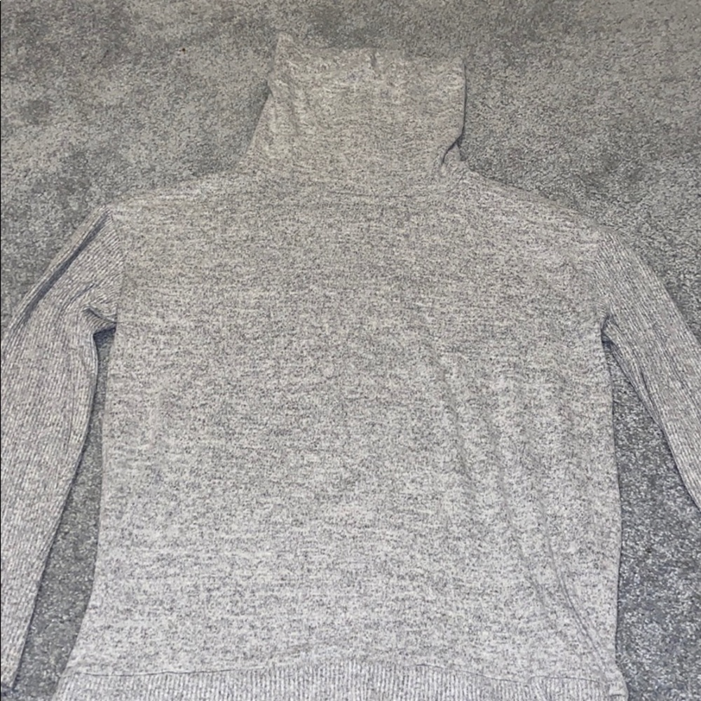 Nice turtleneck sweating with cute arm design